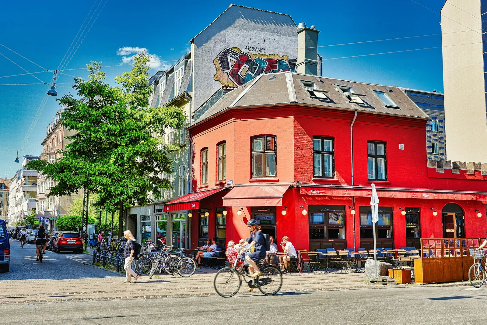 Pedestrians and cyclists sharing a Copenhagen street